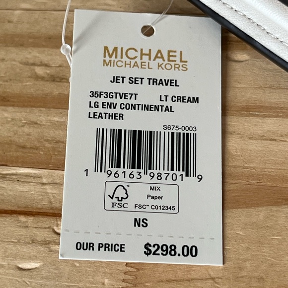 Michael Kors Wallet๐๐ - Picture 4 of 7